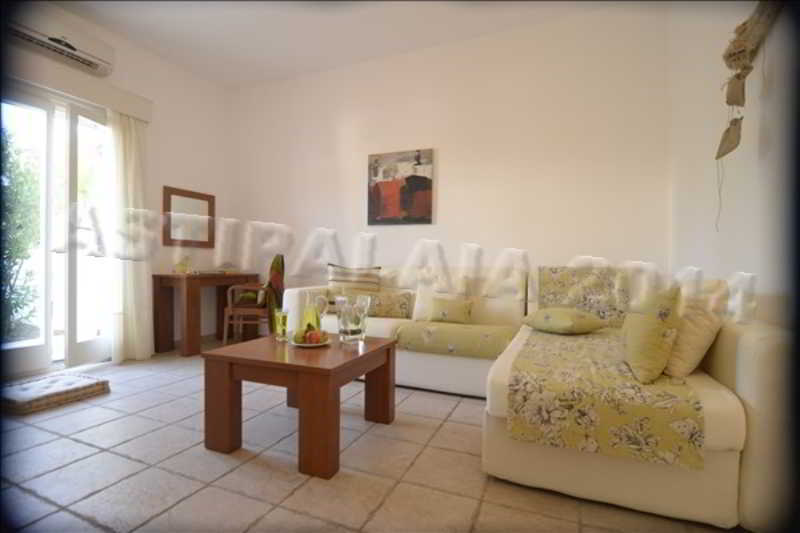 Mouras Resort Livadi  Luaran gambar